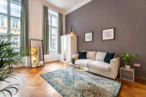 Central Modern Gem for 4 people